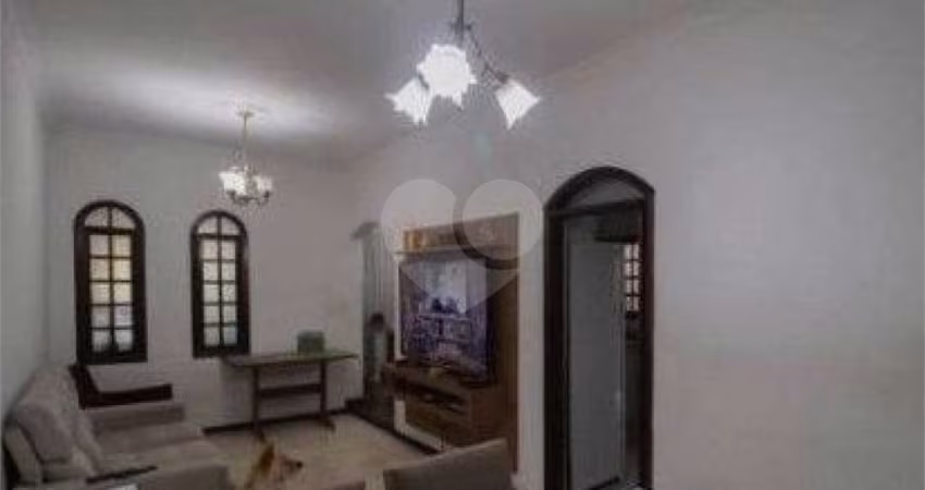 Casa com 3 quartos à venda em Jardim Santa Francisca - SP