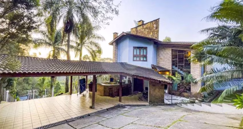 Condomínio com 4 quartos à venda em Caraguatá - SP