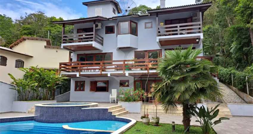 Condomínio com 6 quartos à venda em Caraguatá - SP