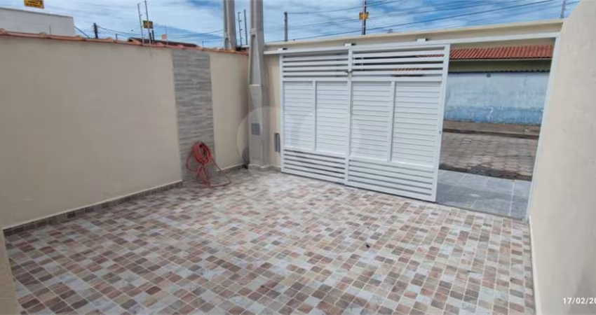 Casa térrea com 2 quartos à venda em Balneário Laranjeiras - SP