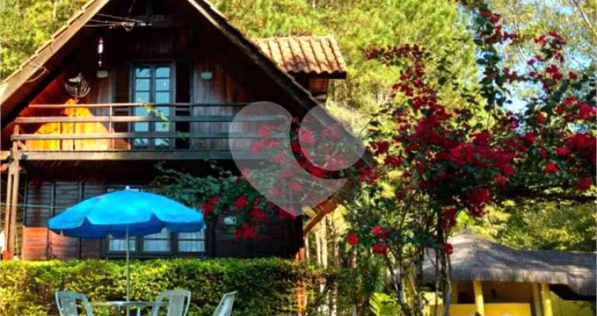 Condomínio com 6 quartos à venda em Capoavinha - SP
