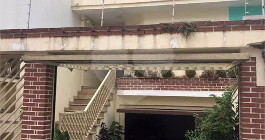 Sobrado com 4 quartos à venda em Santana - SP
