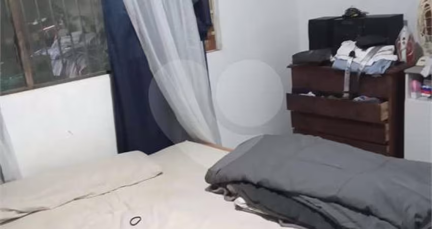 Casa térrea com 3 quartos à venda em Vila Nova Galvão - SP