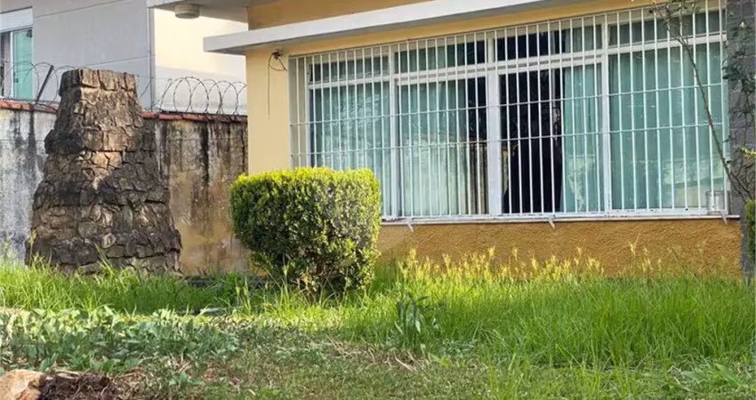 Casa térrea com 4 quartos à venda em Horto Florestal - SP
