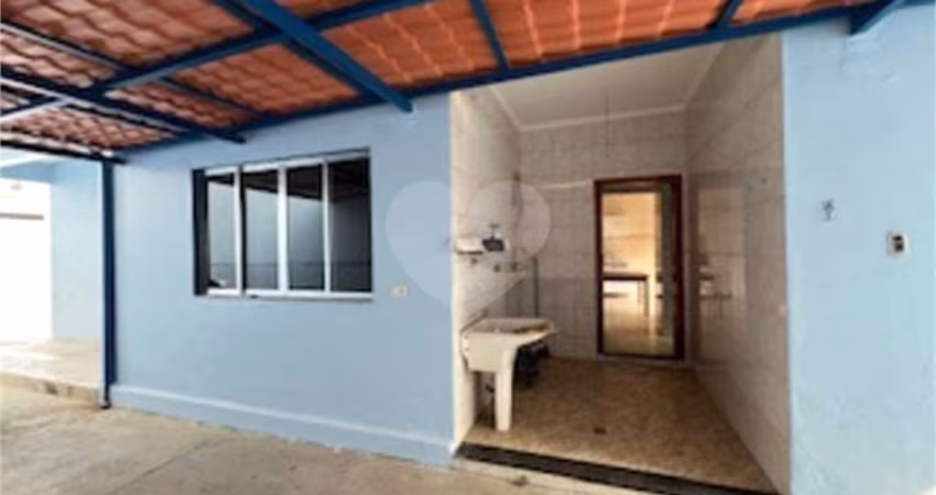Casa térrea com 4 quartos à venda em Vila Romero - SP