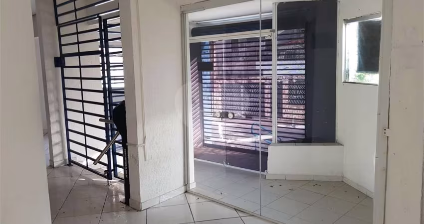 Prédio inteiro à venda ou para locação em Vila Carbone - SP