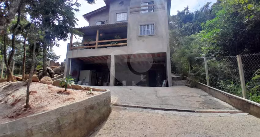 Sobrado com 3 quartos à venda em Luiz Fagundes - SP