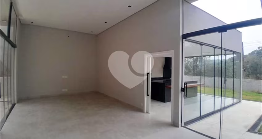 Condomínio com 3 quartos à venda ou para locação em Cumbari - SP