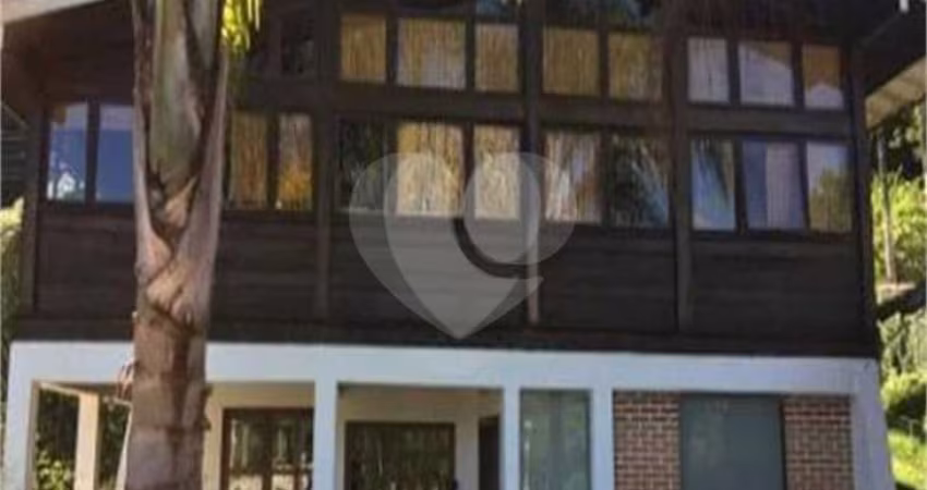 Condomínio com 4 quartos à venda em Caraguatá - SP
