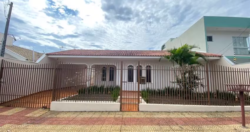 Casa com 4 quartos para alugar na Rua Procópio Ferreira, 551, Jardim América, Maringá