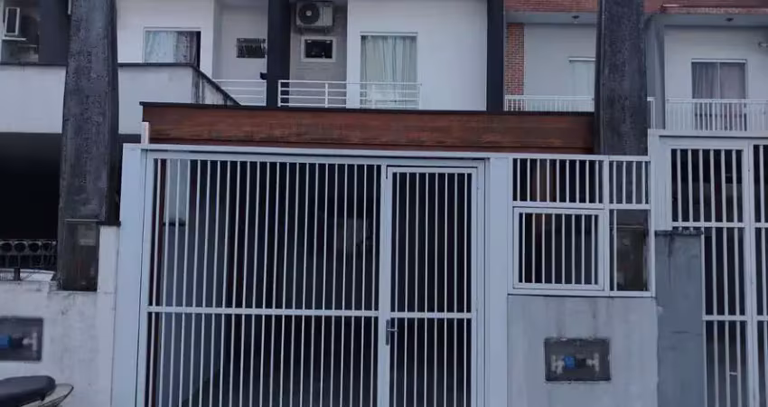 Casa com 3 quartos à venda no Jardim Iririú, Joinville 