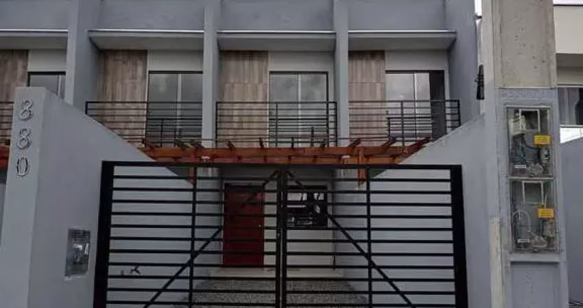 Imperdível sobrado geminado com 2 quartos e 2 vagas de garagem no morro do meio, joinville-sc!