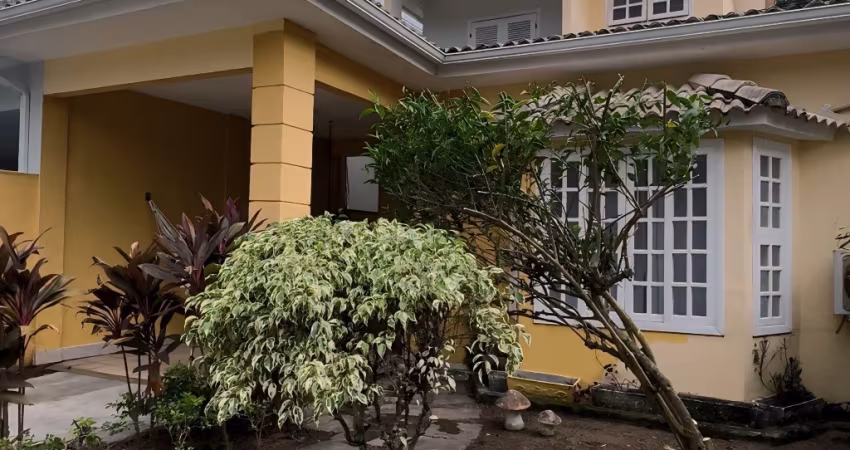 Fregguesia casa condomínio 3 qts  1 suite valor 999 mil
