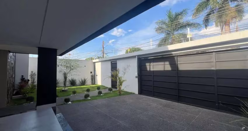 Casa térrea com 4 suítes, armários, escritório e piscina