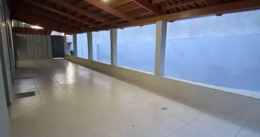 Casa térrea com quintal amplo – localização imbatível próximo do buriti shopping e assaí