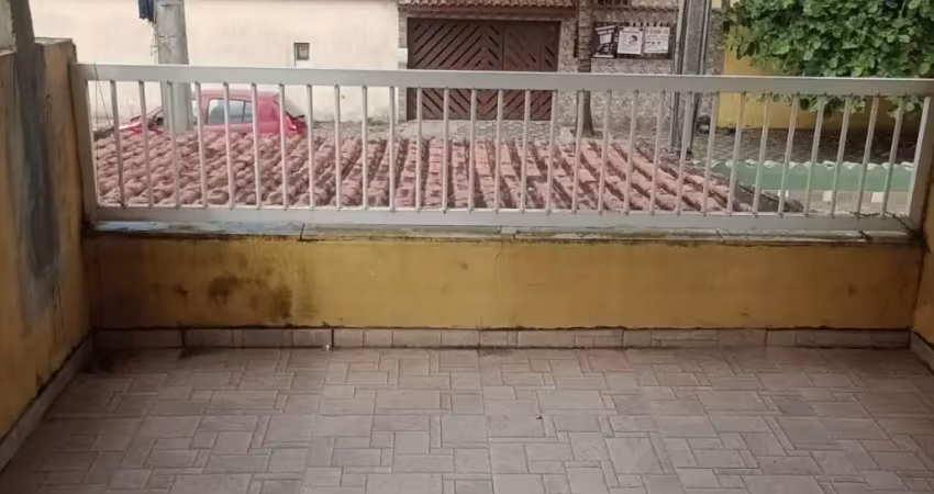 Sobrado com 3 dormitórios na primeira quadra da praia