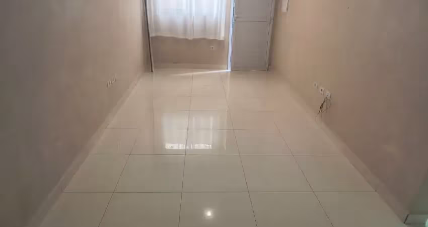 Casa de condomínio super bem localizada, com vaga de garagem