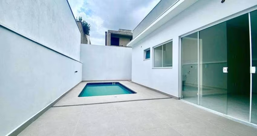 Condomínio Portal da Serra, 3 Suítes, Piscina e TÉRREA!