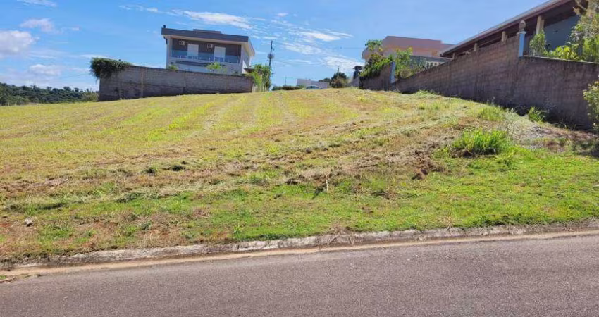 Belíssimo Terreno com 600 m2 no Condomínio Jardim Flamboyant