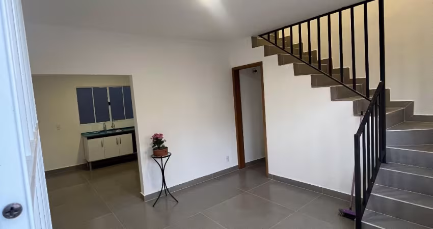 Oportunidade: Bairro Jardins em Bragança Paulista - Sobrado com 2 quartos, 2 banheiros e 3 VAGAS!
