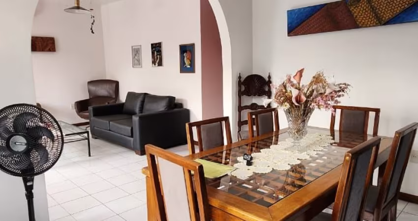Casa de esquina no Conj. Tiradentes (Aleixo) – 4 quartos sendo 2 suítes, cozinha ampla – 600m²