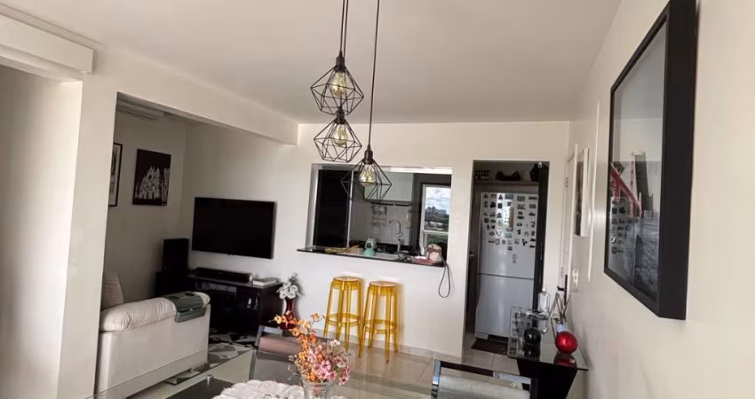 Cond. Acquarelle – Mobiliado, com 3 quartos sendo 1 suíte, varanda