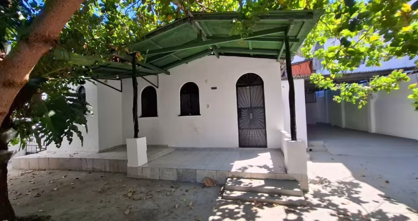 Alugo casa no bairro Parque 10 com 4 quartos