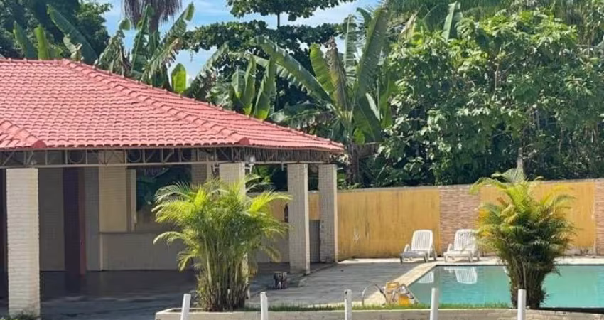 Casa no Cond. Abraham Pazuello, Ponta negra – com 3 quartos sendo 1 suíte, sala, cozinha.