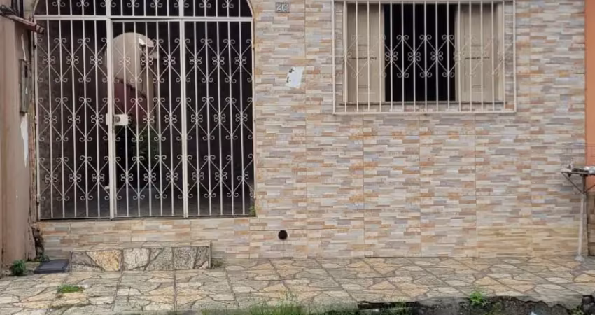 Vendo 1 casa e 1 apto dentro do mesmo terreno, com entradas em ruas diferentes