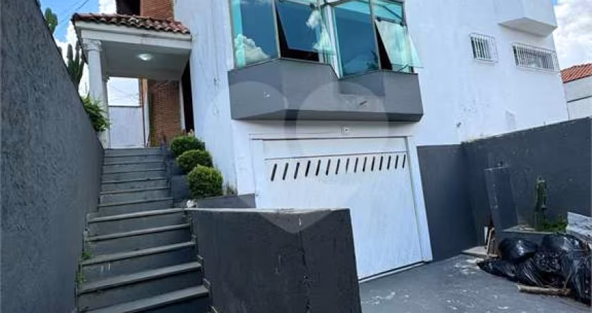 Sobrado comercial com 8 salas para locação em Vila Matilde