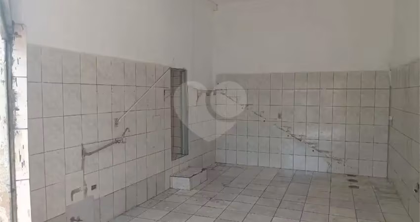 Casa comercial para alugar na Rua Benjoi, 831, Itaquera, São Paulo