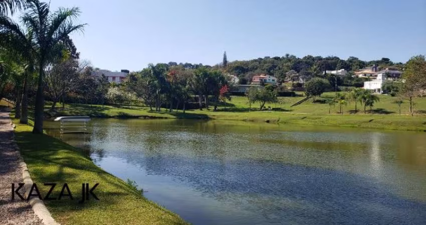 Excelente terreno com 1712 metros² na melhor localização dentro do Condomínio Resedás, o condomínio conta com quadra poliesportiva, academia, salão de