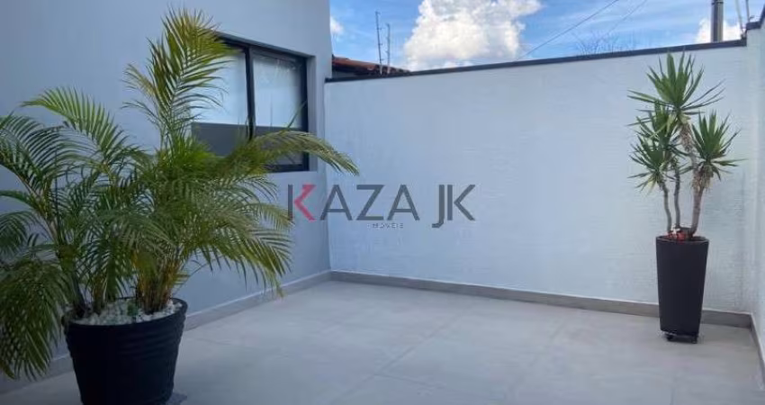 Charmosa casa térrea recém-reformada no bairro Torres de São José Jundiaí. São 3 quartos com armários, sendo uma suíte, 3 banheiros, sala e cozinha in