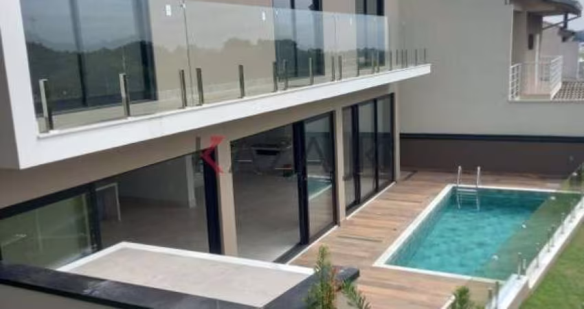 Belíssimo sobrado no residencial Phytus, Itupeva. 3 suítes, sendo 1 com closet. 3 salas integradas com cozinha e área gourmet, 4 banheiros, lavanderia,  deposito, piscina.Com uma área de 223,00 m2,