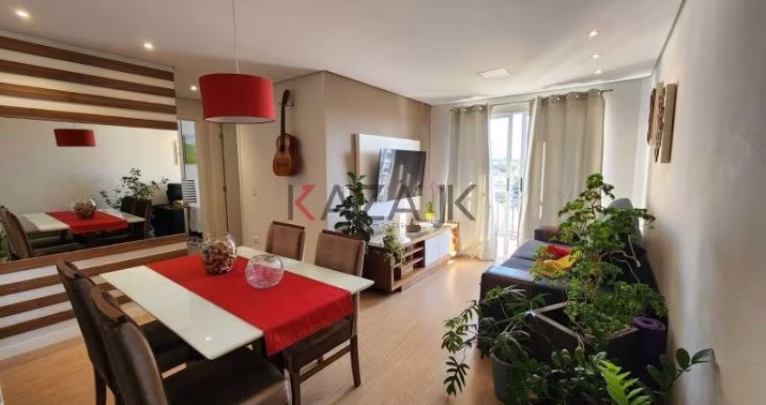 Aconchegante apartamento com 54 mts no edifício Imperator. São 2 dormitórios com planejados, banheiro, sala com 2 ambientes com gesso rebaixado, cozin