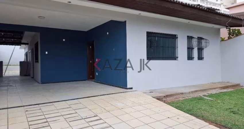 Casa térrea recém reformada no bairro Campos Elisios, localização nobre. 4 dts, sendo 1 suite. Banheiro da suíte com sauna, hidromassagem e box separa