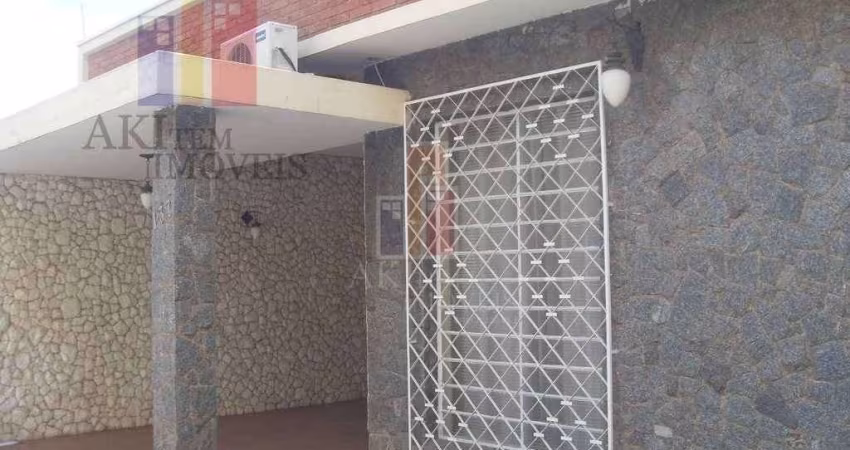 Casa para venda em Centro de 250.00m² com 3 Quartos, 1 Suite e 6 Garagens