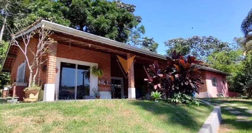 Casa para venda em Jardim Colibri de 199.02m² com 3 Quartos, 1 Suite e 6 Garagens