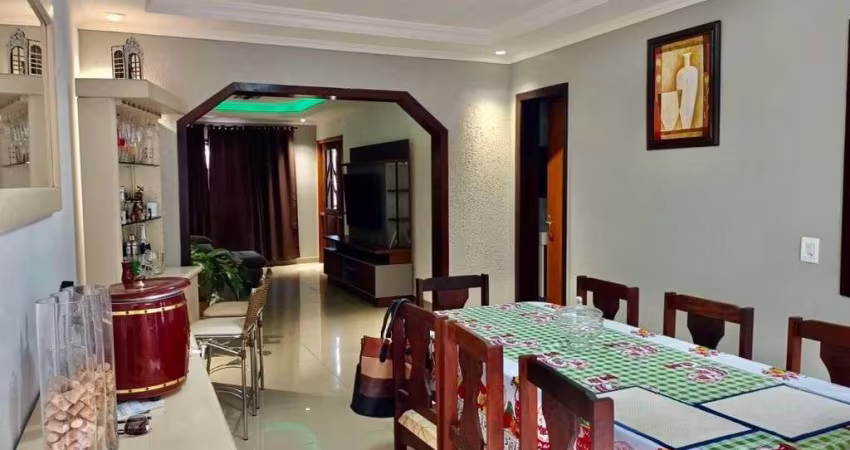 Sobrado para venda em Campo De Santana de 240.00m² com 3 Quartos, 1 Suite e 2 Garagens