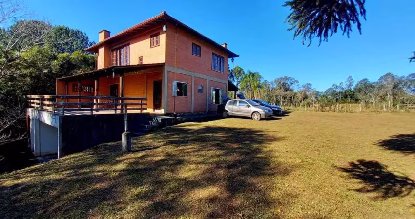 Chácara para venda em Tijucas Do Sul de 250.00m² com 3 Quartos, 1 Suite e 2 Garagens