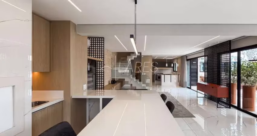 Cobertura para venda em Bigorrilho de 258.00m² com 3 Quartos, 3 Suites e 4 Garagens