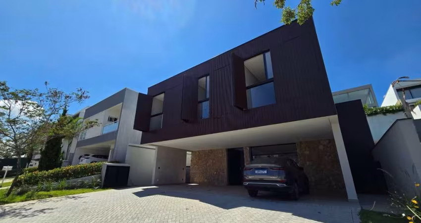 Sobrado para venda em Alphaville Nova Esplanada de 410.00m² com 4 Quartos, 4 Suites e 6 Garagens