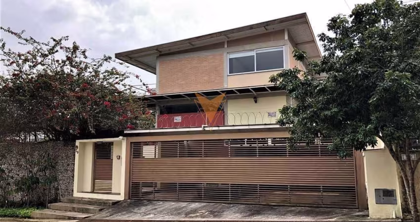 Casa para venda em Vila Santo Antônio de 344.08m² com 3 Quartos, 1 Suite e 3 Garagens