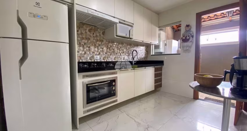 Sobrado para venda em Cruzeiro de 208.00m² com 3 Quartos, 1 Suite e 3 Garagens
