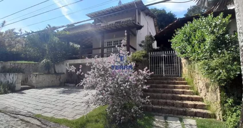 Casa de Condomínio para venda em Sapê de 241.00m² com 4 Quartos, 3 Suites e 4 Garagens