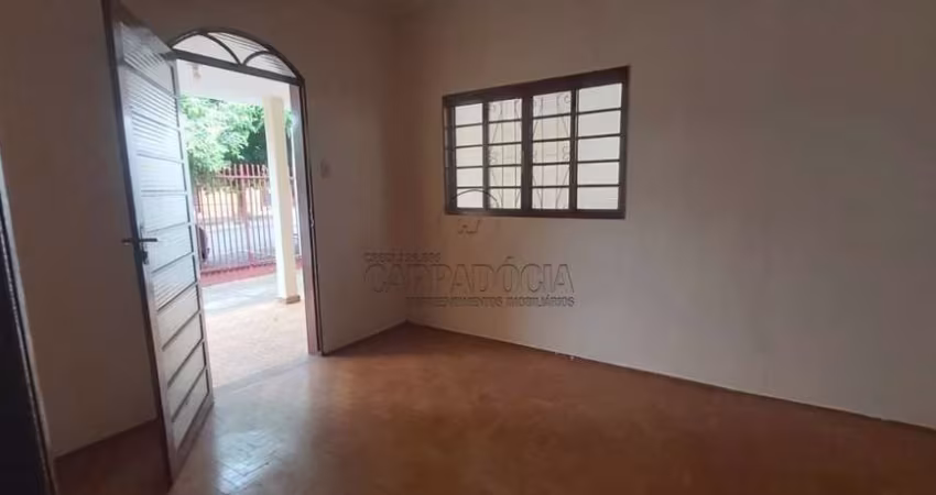 Casa para alugar em Vila Santo Antônio de 110.00m² com 3 Quartos e 2 Garagens