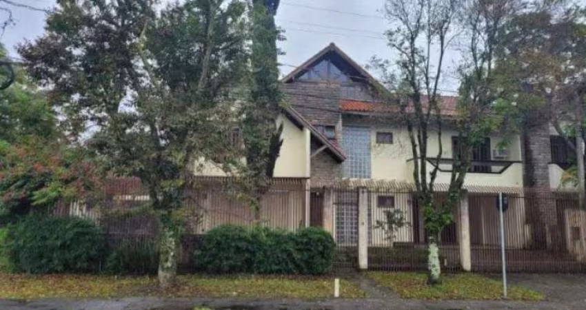 Casa para venda em Hauer de 211.00m² com 3 Quartos, 1 Suite e 2 Garagens