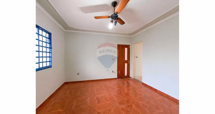 Casa para venda em Centro de 111.00m² com 3 Quartos e 2 Garagens
