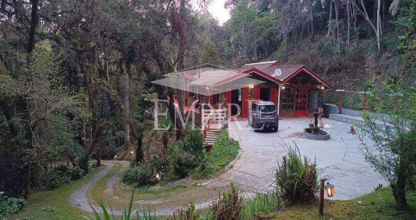 Casa para venda em Vale Encantado de 180.00m² com 5 Quartos, 5 Suites e 10 Garagens