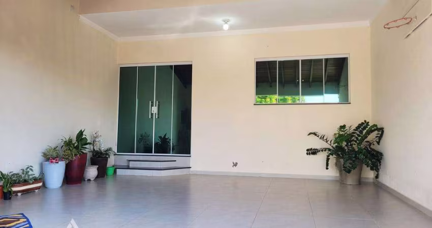 Casa para venda em Parque Das Nações de 192.00m² com 3 Quartos, 1 Suite e 2 Garagens